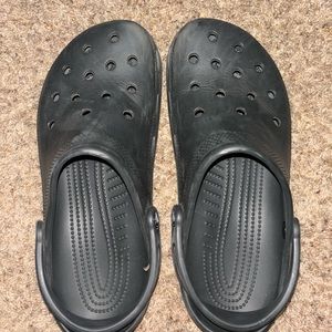 CROCS SIZE 10